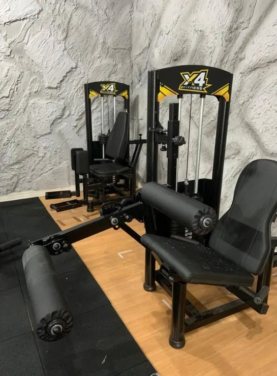 cadeira-extensora-x4-fitness-equipamento-academia