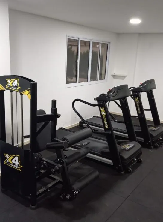 esteiras-e-flexora-x4-fitness-cardio-e-musculacao